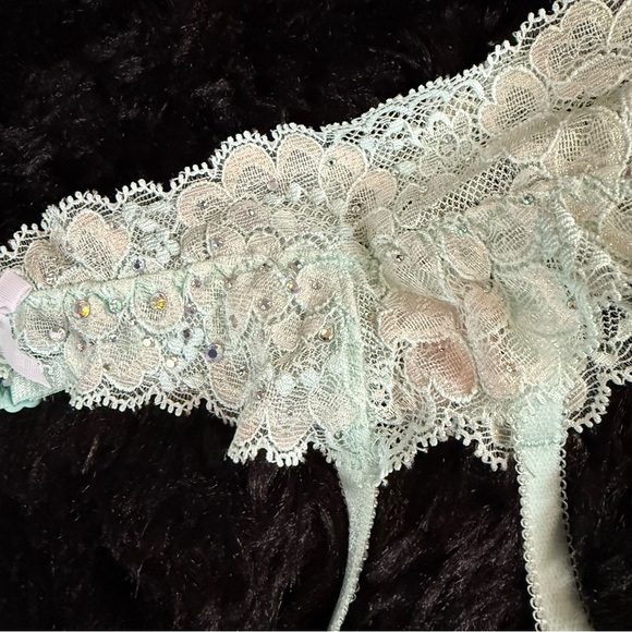 Victoria's Secret Lace Garter in Teal - Picture 3 of 4